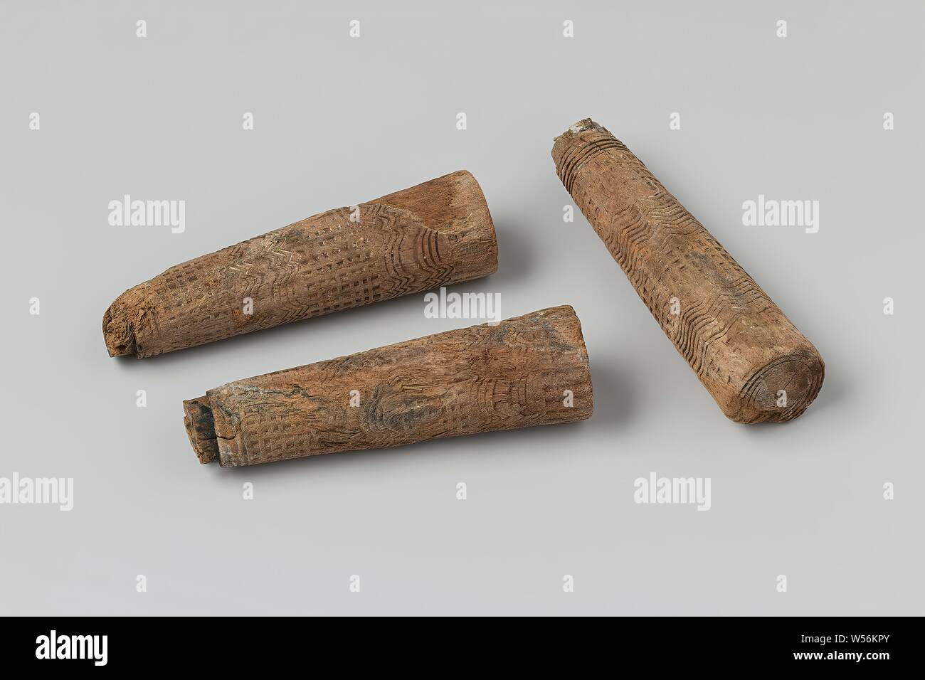 Knife lifts from the wreck of the East India dealer Hollandia, Knife, handle, ferrules, Annet, Dutch East India Company, Hollandia (ship), anonymous, Netherlands, 1700 - in or before 13-Aug-1743, wood (plant material), h 8.8 cm × d 2.5 cm Stock Photo