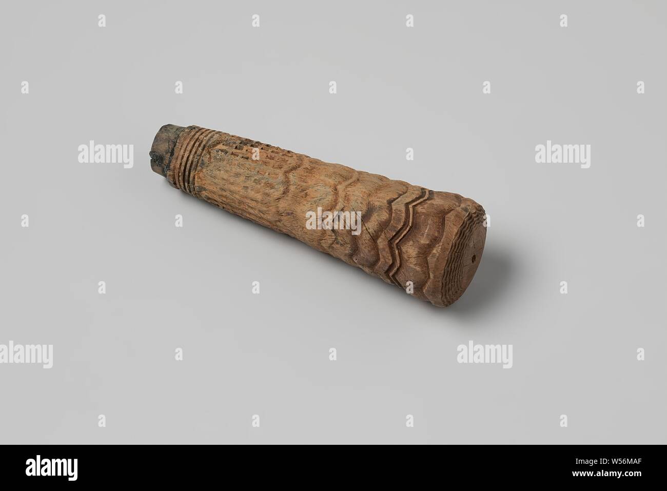 Knife lifter from the wreck of the East India dealer Hollandia, Knife, handle, cylindrical, Annet, Dutch East India Company, Hollandia (ship), anonymous, Netherlands, 1700 - in or before 13-Jul-1743, wood (plant material), h 9.3 cm × d 2.9 cm Stock Photo