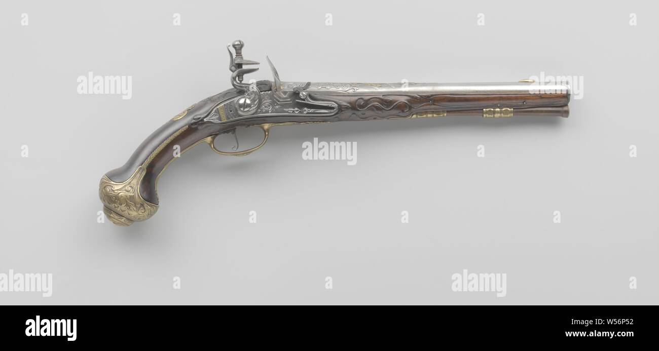 Flint gun, The castle is embossed with relief, the sunken tail has a band inlaid with brass and is engraved with the maker's signature, the inside of the lock plate is marked with IL. The barrel is chiseled with foliage and partly inlaid with brass, the trumpet is decorated with acanthus leaves, grooved for a rear visor, the visor grain is brass, marked on top with the arms of Utrecht and bottom with the arms of Amsterdam. The flask is cut with, among other things, leafy drinks. The previously gilded yellow brass fittings consist of, a symmetrical screw plate of leafy tendrils and human Stock Photo