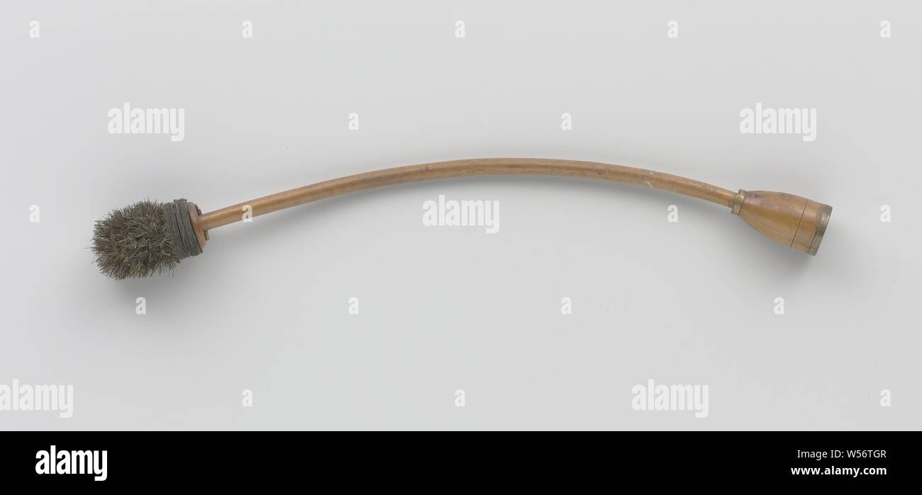 Curved wiper, anonymous, c. 1800 - c. 1900, wood (plant material), copper (metal), l 42 cm × h 3.5 cm × d 3.5 cm Stock Photo
