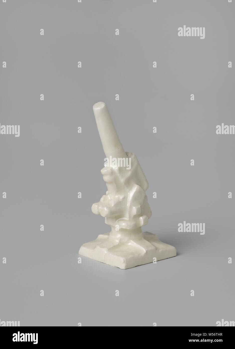 Nazi chess set Tower of the white party of a Nazi chess game, Anton Adriaan Mussert, NSB, Porzellanmanufaktur Allach (possibly), München, before 1940, terracotta (clay material), vitrification, h 7 cm × w 4 cm × d 4 cm Stock Photo