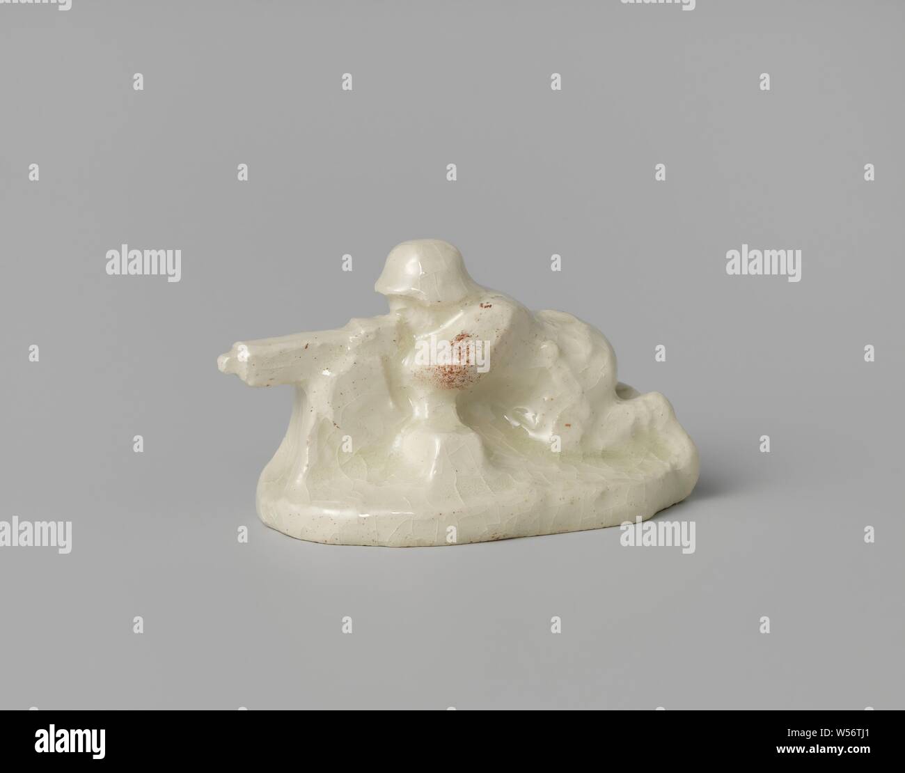 Nazi chess set Pawn of the white game of a Nazi chess game, The pawn has the shape of an infantryman, Anton Adriaan Mussert, NSB, Porzellanmanufaktur Allach (possibly), München, before 1940, terracotta (clay material), vitrification, h 7 cm × w 4 cm × d 4 cm Stock Photo