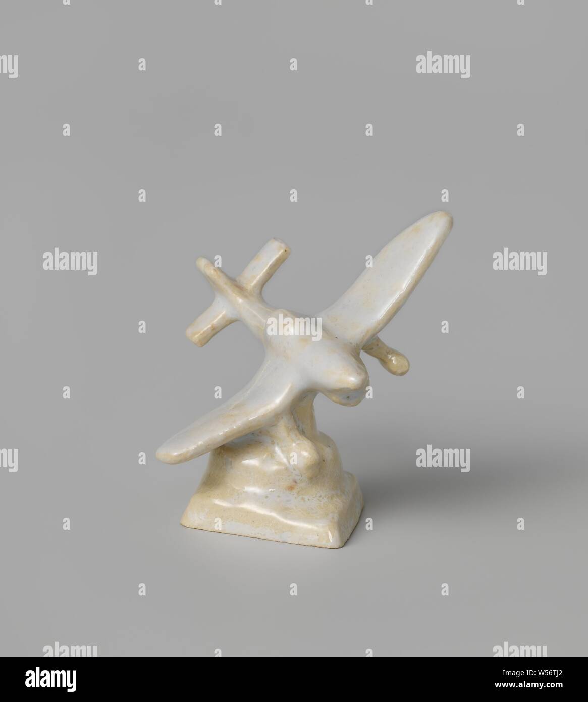 Nazi chess set Runner of the white game of a Nazi chess game, Anton Adriaan Mussert, NSB, Porzellanmanufaktur Allach (possibly), München, before 1940, terracotta (clay material), vitrification, h 7 cm × w 4 cm × d 4 cm Stock Photo