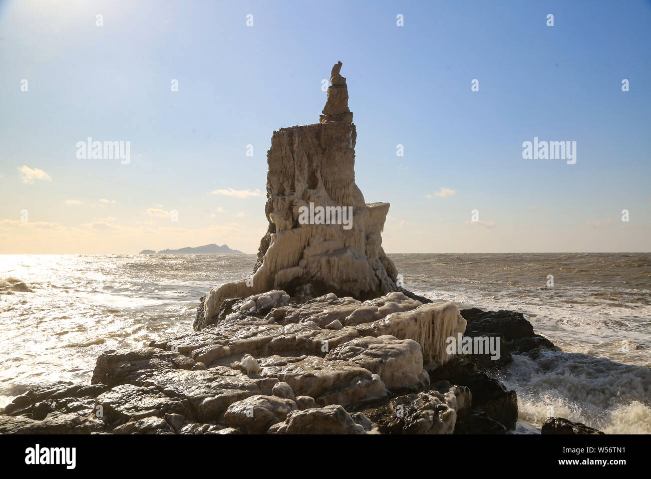 Landscape of the thick sea ice on the frozen sea surface at Bohai Sea in Dalian city, northeast China's Liaoning province, 7 February 2019. Stock Photo