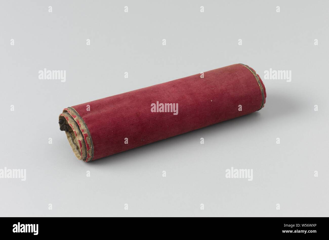 Drawing of a Rocket in a Red Velvet Encasing, Roll of red velvet, on the inside of which is sewn a transparent front cover and a piece of paper with the cross-section of a rocket or rocket drawn on it, possibly a Congressional rocket., anonymous, United Kingdom, c. 1800, paper, velvet (fabric weave), w 30 cm × h 22 cm Stock Photo