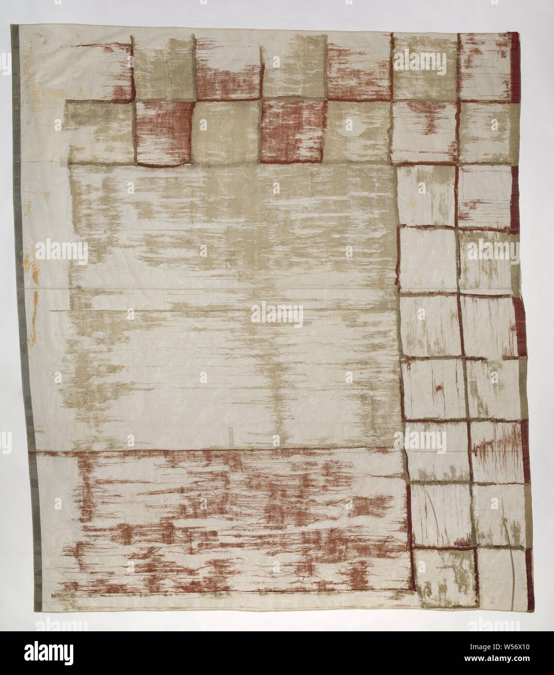 Fragment of a Ship Flag, Fragment of a ship's flag, bottom left corner, with a red cross (St. George's cross) on a white background, and a double red-white checkered border. This flag is a 'Guinea Jack', which was conducted by the English Royal Africa Company. This specimen was probably captured in 1665 from the fort Cormantijn on the coast of West Africa, flag, colors (as symbol of the state, etc.), Ghana, Royal Africa Company, anonymous, England, c. 1665, wool, h 217 cm × w 186 cm Stock Photo