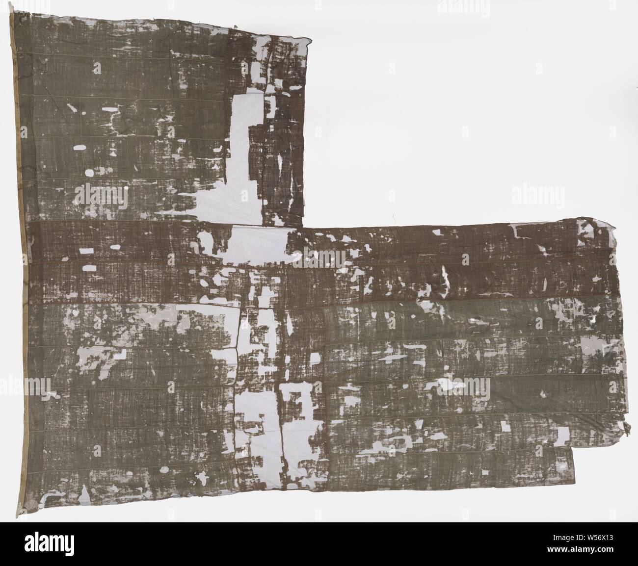 Fragment of a Ship Flag, Large fragment of a white ship's flag with a red cross (St. George's cross), flag, colors (as symbol of the state, etc.), England, Royal Navy, anonymous, 1600 - 1699, wool, h 350 cm × w 430 cm Stock Photo