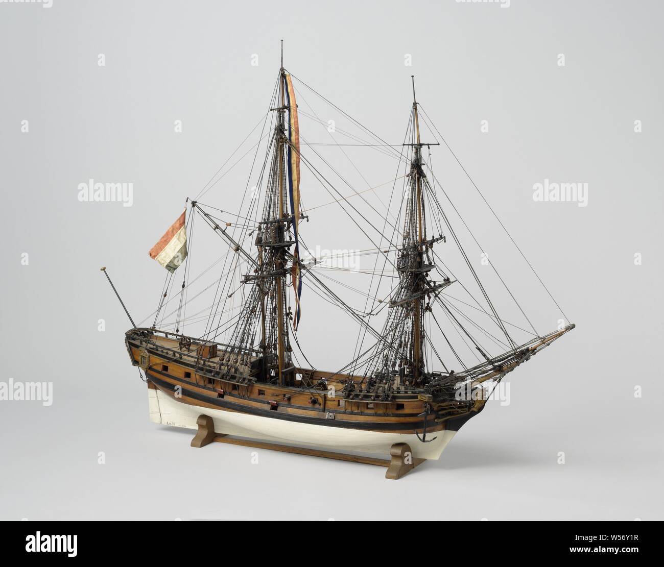 Model Of A 20 Gun Snow Polychromed Rigged Truss Model