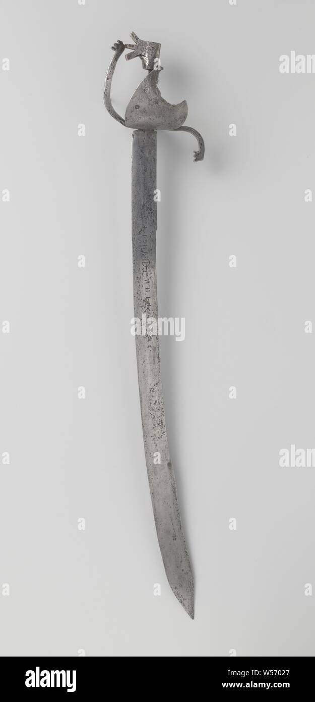 Sinclairsabel, Sinclairsabel (precursor of the so-called Solinger hack). Covered: Handle not lined, ending in a button with three protruding teeth. Front bracket and half guard, both ending in a three-pronged ornament. Closed, curved baffle plate and thumb eye. Kling: One-sided and two-edged (the bottom part) is etched with a running wolf and the name: IOHANNI. Marked., anonymous, Solingen, c. 1600, iron (metal), etching, l 82.2 cm w 15.5 cm × h 10.5 cm l 71 cm Stock Photo