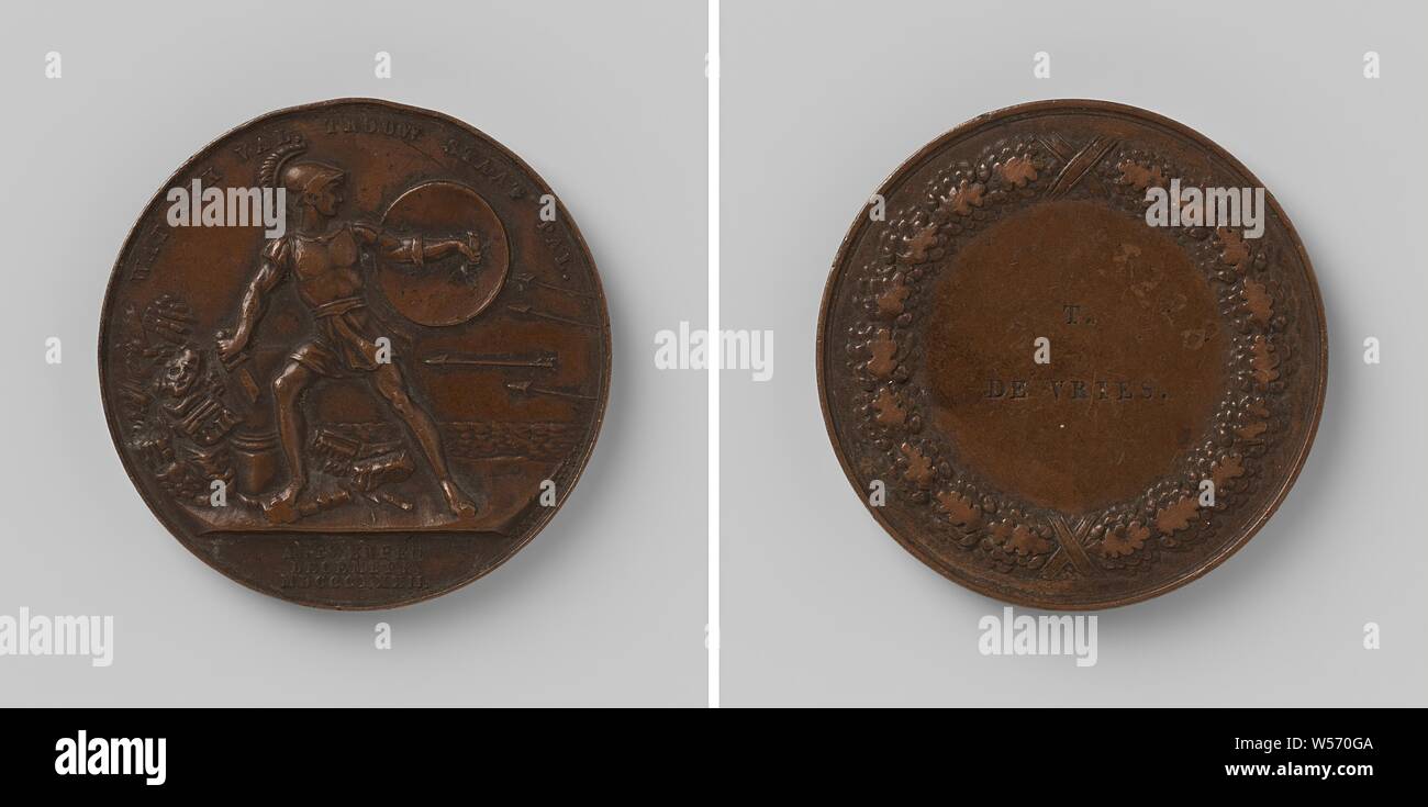 Defense of the citadel of Antwerp, medal awarded by the Amsterdam Commission of Recognition to T. de Vries, Bronze medal. Obverse: helmeted soldier in Roman clothing stands at Schelde in front of ruin of citadel and repels shields shot at him within a circle, cut off: inscription. Reverse: inscription within oak wreath., Citadel of Antwerp (19th century), Schelde, T. de Vries, David van der Kellen (1804-1879), Utrecht, 1832 - 1833, bronze (metal), engraving, d 5.2 cm × w 76.64 Stock Photo