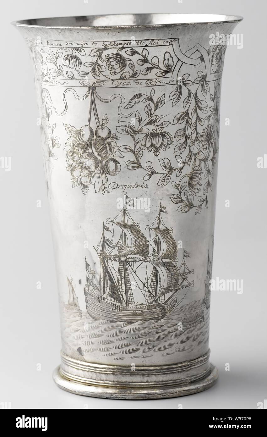 Captain Jan Danielsz van Rijn's Cup, Inverted slender conical cup with a decoration of flower and leaf vines on the top with fruit bunches hanging between them. Two horizontal bands with the inscription and monogram. On the underside in the middle a chain strung over a river (the Medway) near the town of 'Siattam' (Chatham) above which the English flag flies. Three ships on the river: 'De Vreede', 'De Funete' and 'Propatria'. The second ship is the English 'Unity', which was introduced and conquered by Jan van Brakel with 'De Vreede', sailing-ship, sailing-boat, ornament derived from plant Stock Photo