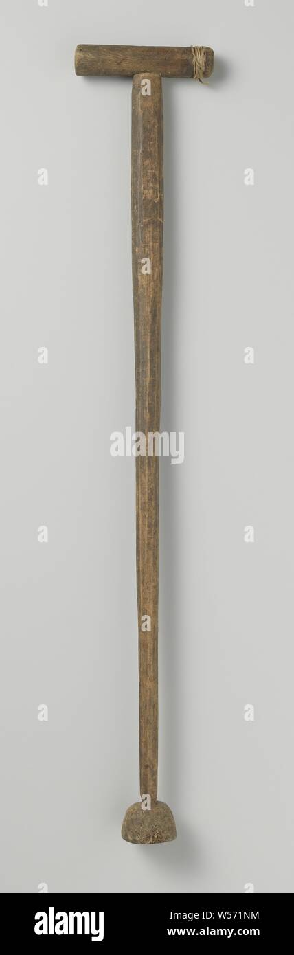 A crutch for Willem Barentsz? Walking stick, presumably from Willem  Barendsz, Stick or walking stick with a handle perpendicular to the stick  and at the bottom a half-round leg (flat side below,