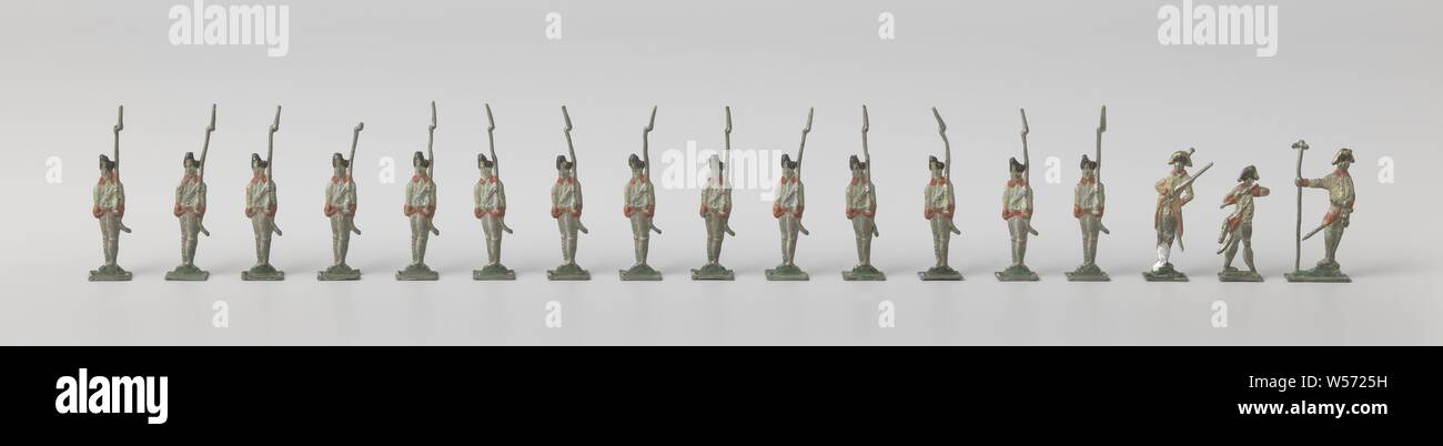 Tin soldiers from the end of the 18th century, Collection of tin figures, consisting of 14 soldiers in position with rifle with bayonet on the shoulder, one piper, one ensign (standard broken), and one officer. Colored in white, red and black., Germany (possibly), 1775 - 1800, tin (metal), founding, h 4.8 cm Stock Photo