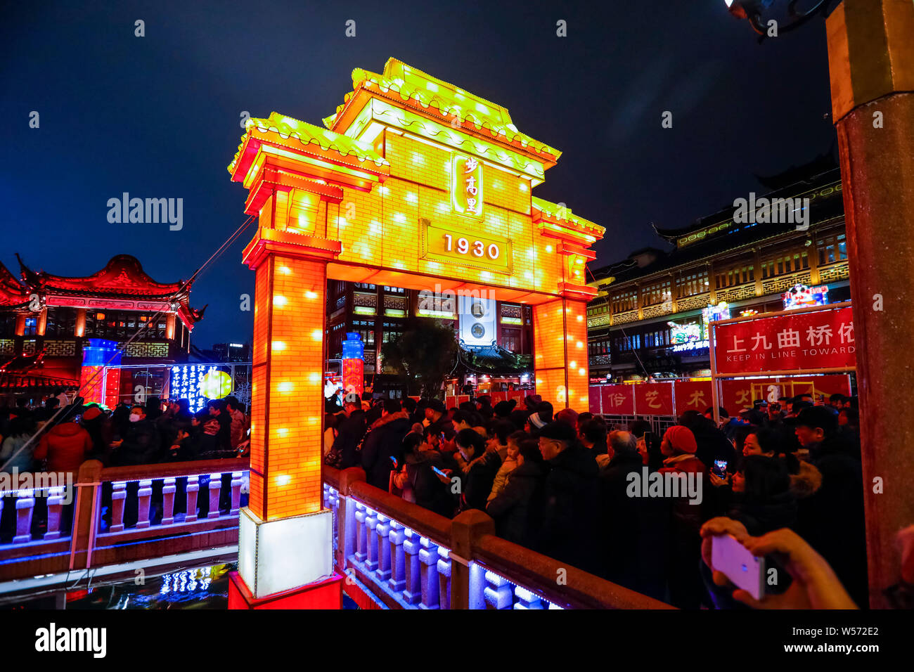 Tourists crowd the Yu Garden or Yuyuan Garden at the lantern fair to ...