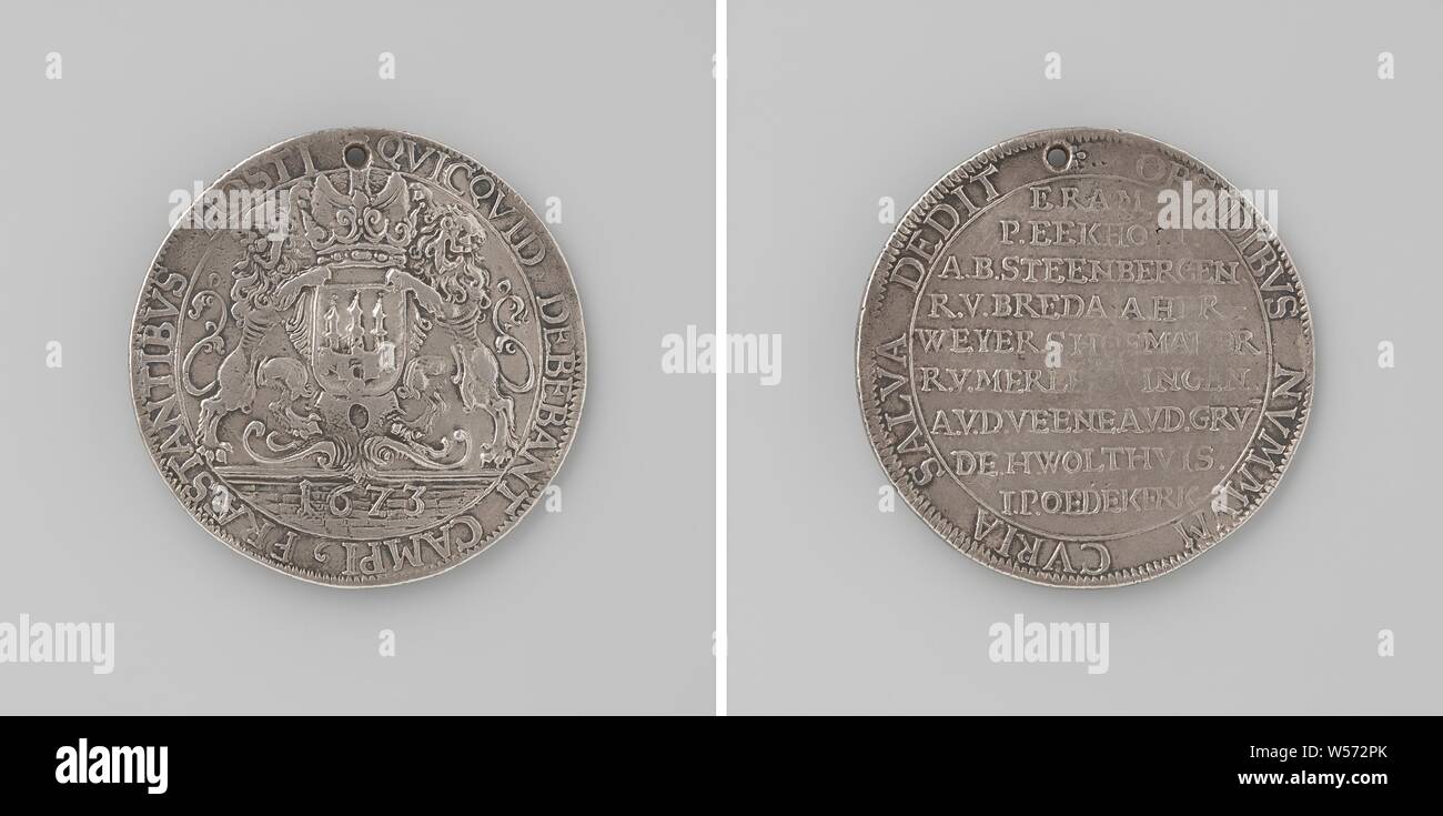 City of Kampen, medal to the hostages carried by the French, Silver medal with hole. Front: crowned coat of arms with two lions inside an inscription. Reverse: inscription within the inscription, Kampen, anonymous, Netherlands, 1674, silver (metal), striking (metalworking), d 4.6 cm × w 32.22 Stock Photo