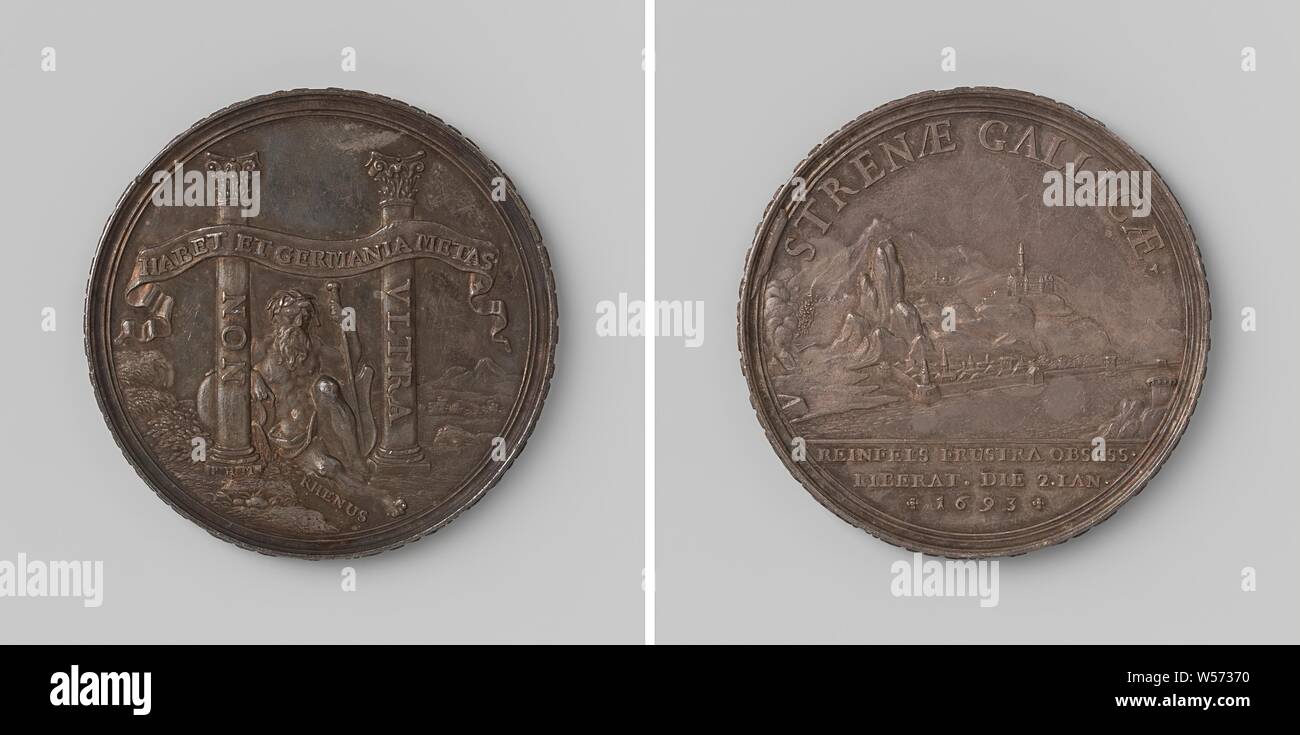 Rheinfels relieved by the Landgraaf van Hessen, Silver Medal. Front: Rhine god sitting between two pillars, with a pennant hanging on it. Reverse: view of the city on the river within the circular, cut off: inscription, lace, Rheinfels (Sankt Goar), Rhineland-Palatinate, Friedrich von Hessen-Kassel (King of Sweden), Philipp Heinrich Müller, Neurenberg, 1693, silver (metal), striking (metalworking), d 4.5 cm × w 29.34 Stock Photo