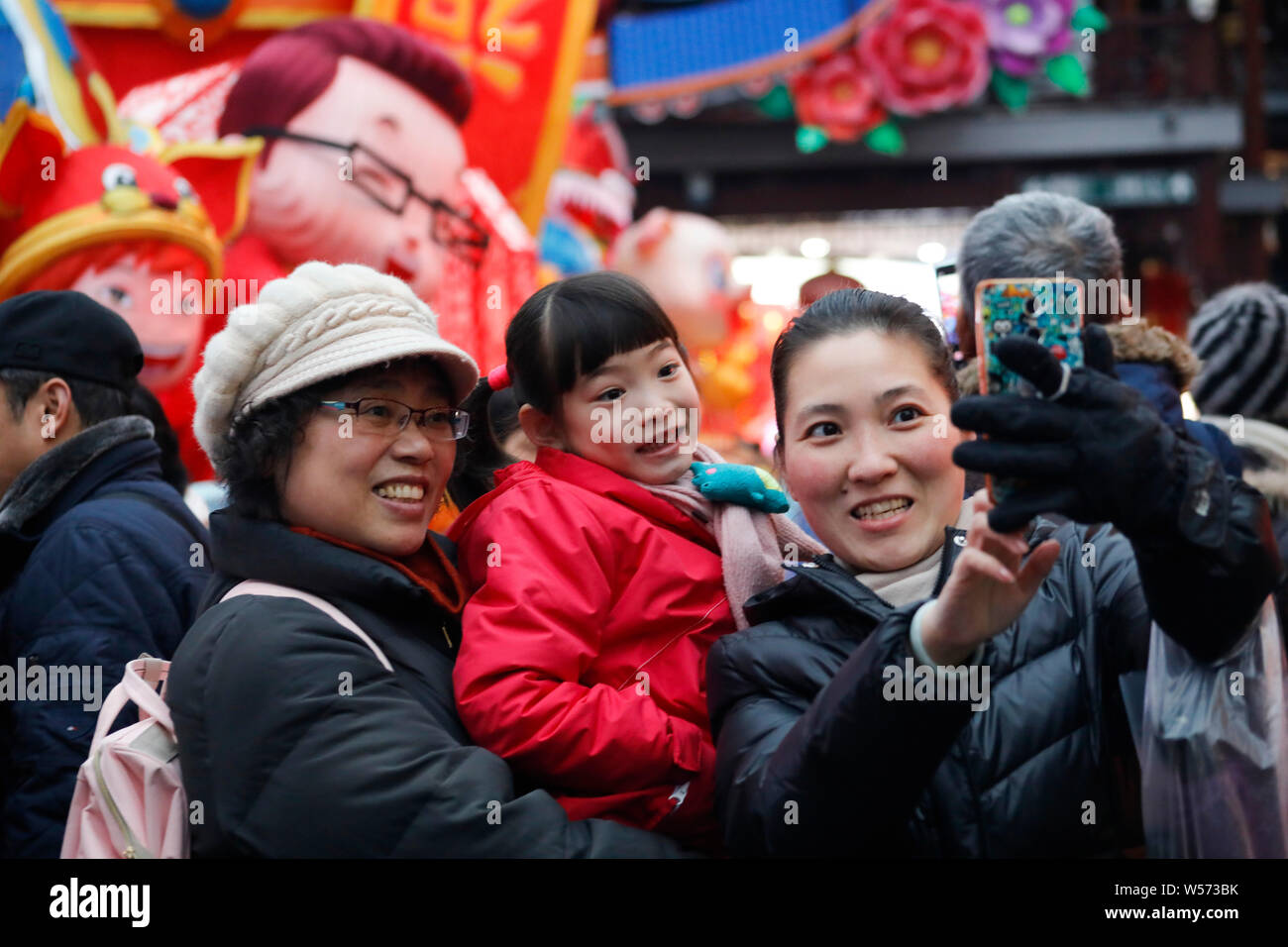 Tourists crowd the Yu Garden or Yuyuan Garden at the lantern fair to ...