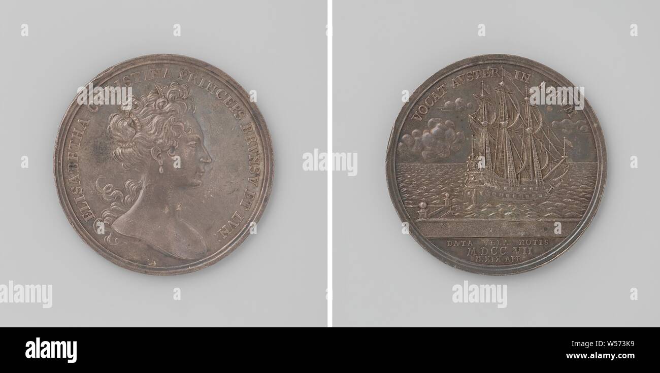 Elisabeth Christina from Braunschweig and Lueneburg leaves for Spain, Silver Medal. Obverse: woman's bust inside the inside. Reverse: three-master leaves under favorable wind within the scope, cut off: inscription, Elisabeth Christina (Empress of Austria), anonymous, 1707, silver (metal), striking (metalworking), d 4.4 cm × w 29.16 Stock Photo