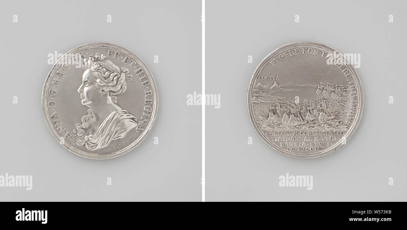 Failed James III invasion of Scotland, Silver Medal. Obverse: woman's bust inside the inside. Reverse: English fleet drives the French fleet off the coast of Scotland in a circular, cut off: inscription, lace, Firth of Forth, Scotland, Anna Stuart (Queen of England and Scotland), Jacobus Frans Eduard Stuart (Prince of Wales), Georg Hautsch, Neurenberg, 1708, silver (metal), striking (metalworking), d 4.1 cm × w 269 Stock Photo