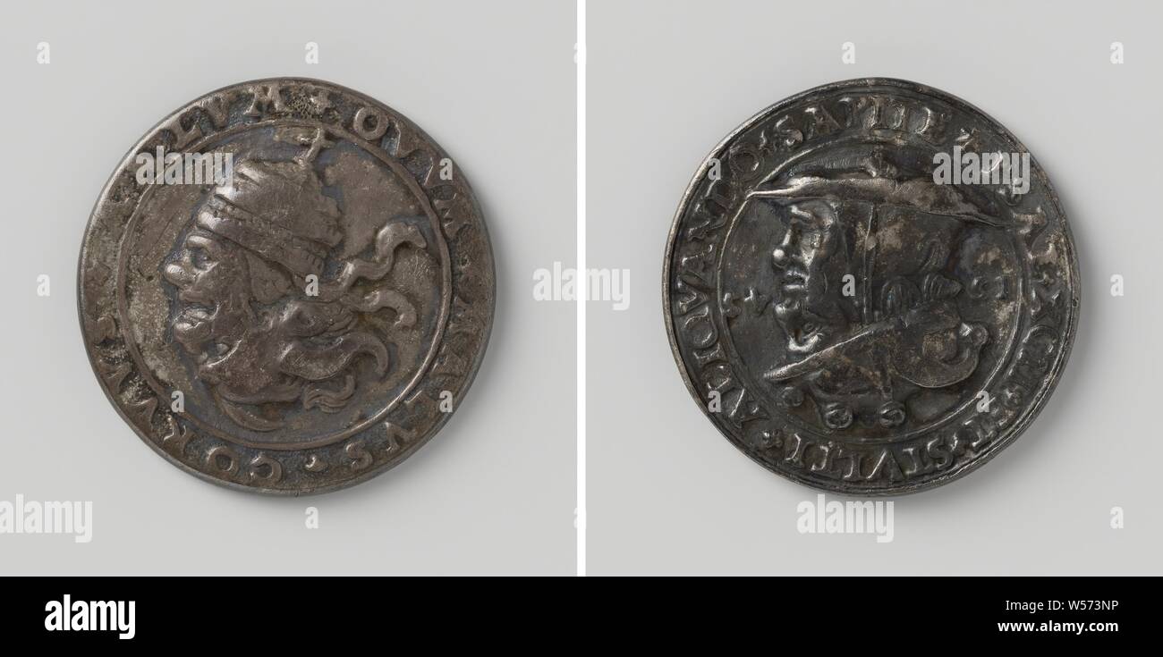 Mocking of the Roman Catholic Church, Silver Medal. Obverse: converging head of pope (top) and devil (bottom) within a circle. Reverse: head of cardinal (top) and jester (bottom) that flows into each other between years, within a circle, Friedrich Hagenauer, Keulen, 1545, silver (metal), founding, d 3 cm × w 11.72 Stock Photo