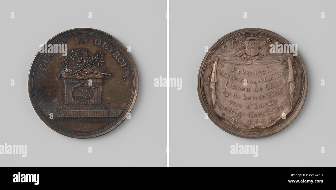 Keeping the peace after the restoration of the stadholder, medal awarded to the waiting citizens in Rotterdam, Silver medal. Front: sword, wrapped with leaves, lying on cushion on altar with inscription inside. Reverse: crowned coat of arms for crossed rod bundles with axes, hanging with scroll wreath, underneath a cloth with inscription, Rotterdam, anonymous, Netherlands, 1787, silver (metal), striking (metalworking), d 3.6 cm × w 15.70 Stock Photo