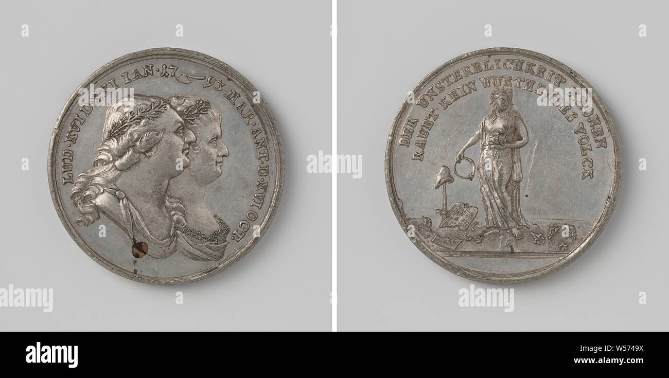 Execution of Louis XVI and Marie Antoinette, Penning. Obverse: man and woman bust piece with leaf wreath inside a circle. Reverse: woman with crown and serpentine hands in the midst of broken lilies, broken shackles, a torn pamphlet and freedom hat on inverted ax within a two-line circumscription, Paris, Louis XVI (King of France), Marie Antoinette, Johann Matthias Reich, Fürth, 1793, alloy, striking (metalworking), d 4.2 cm × w 31.23 Stock Photo