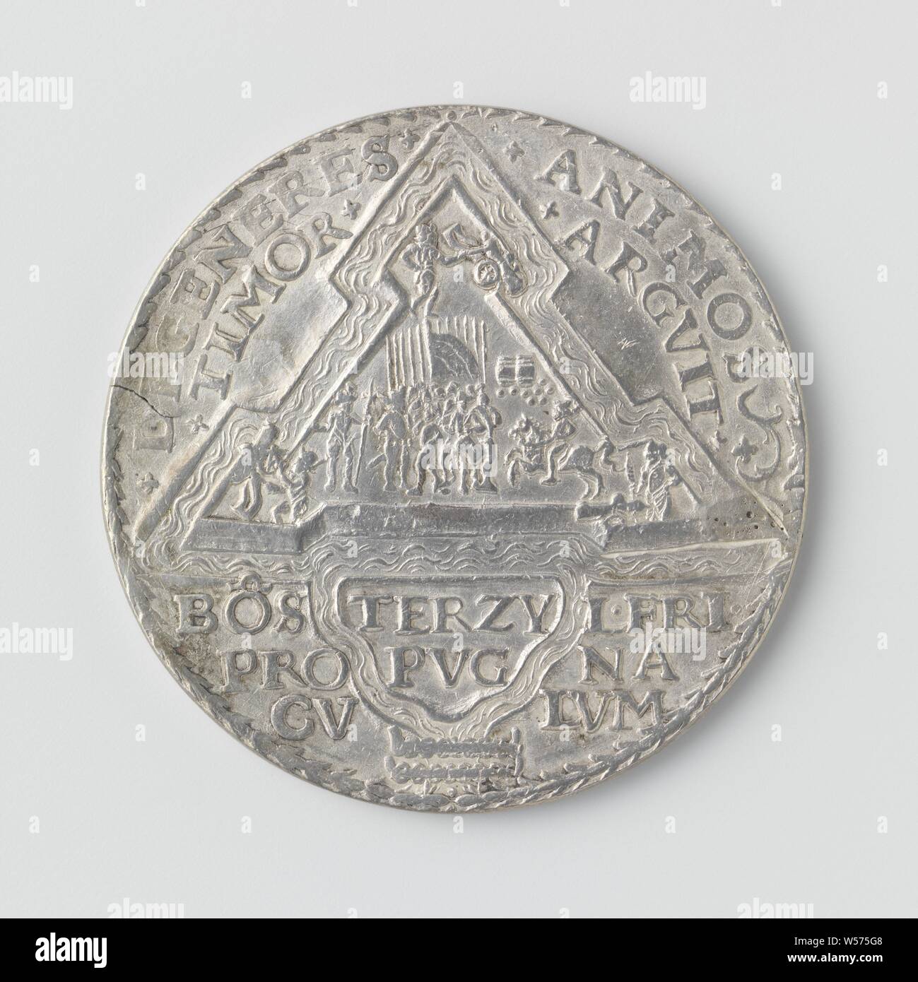 Defense of the Bomsterzijl ramp, medal awarded to the defenders, Silver medal. Front: Bomsterzijl redoubt inside inscription, above inscription. Reverse: inscription between two coats of arms., Bomsterzijl, anonymous, Friesland, 1581, silver (metal), striking (metalworking), d 4.9 cm × w 437 Stock Photo