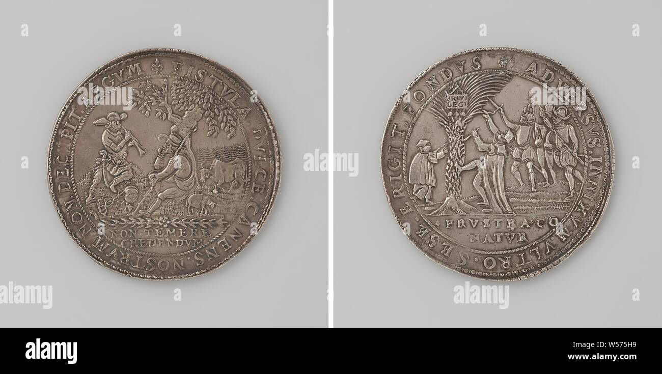 Distrust of Spanish peace proposals, Silver Medal. Obverse: Mercury, representing Spain, tries to put the United Netherlands to sleep by playing Argus, proposing to him, in the background the Io turned into a dairy cow, representing the Netherlands above inscription, within an inscription. The other side: palm trees of privileges remain intact despite the attacks of clergy and soldiers above inscription, within inscription., anonymous, Netherlands, 1592, silver (metal), striking (metalworking), d 5.9 cm × w 71.64 Stock Photo