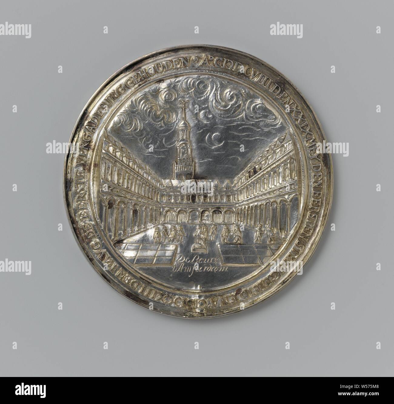 Completion of the Amsterdam stock exchange, Silver Medal. Front: newly established stock exchange building within a circular design. Reverse: inscription with crossed Mercury staff and olive branch below, Amsterdam, anonymous, c. 1400 - c. 1885, silver (metal), engraving, d 7 cm × w 54.70 Stock Photo