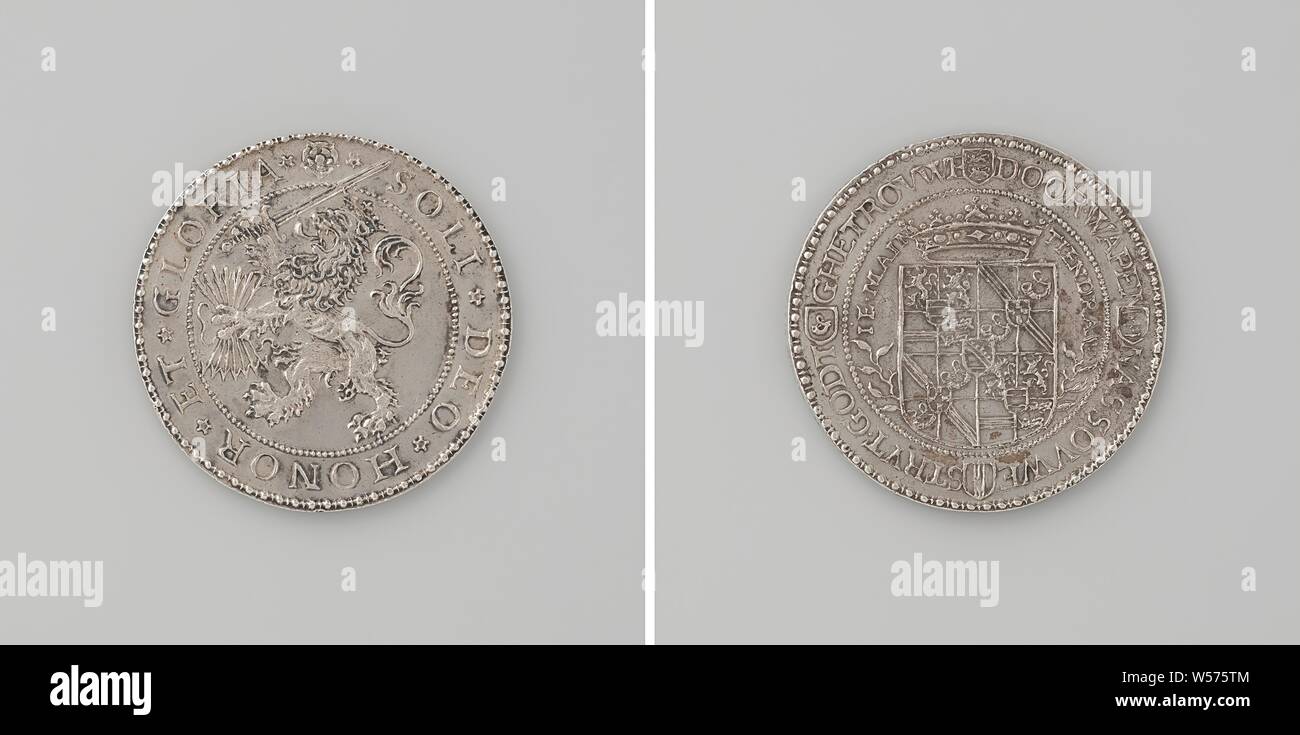 Call to fight the Remonstrants, Silver Medal. Obverse: crowned lion with sword and bundle of arrows within an inscription. Reverse: crowned coat of arms between laurel branches within an inscription, interrupted by four coats of arms, Maurits (Prince of Orange), Jacob Uyttenwael (1611-1648), West-Friesland, 1618 - Oct-1618, silver (metal), striking (metalworking), d 4.3 cm × w 30.80 Stock Photo