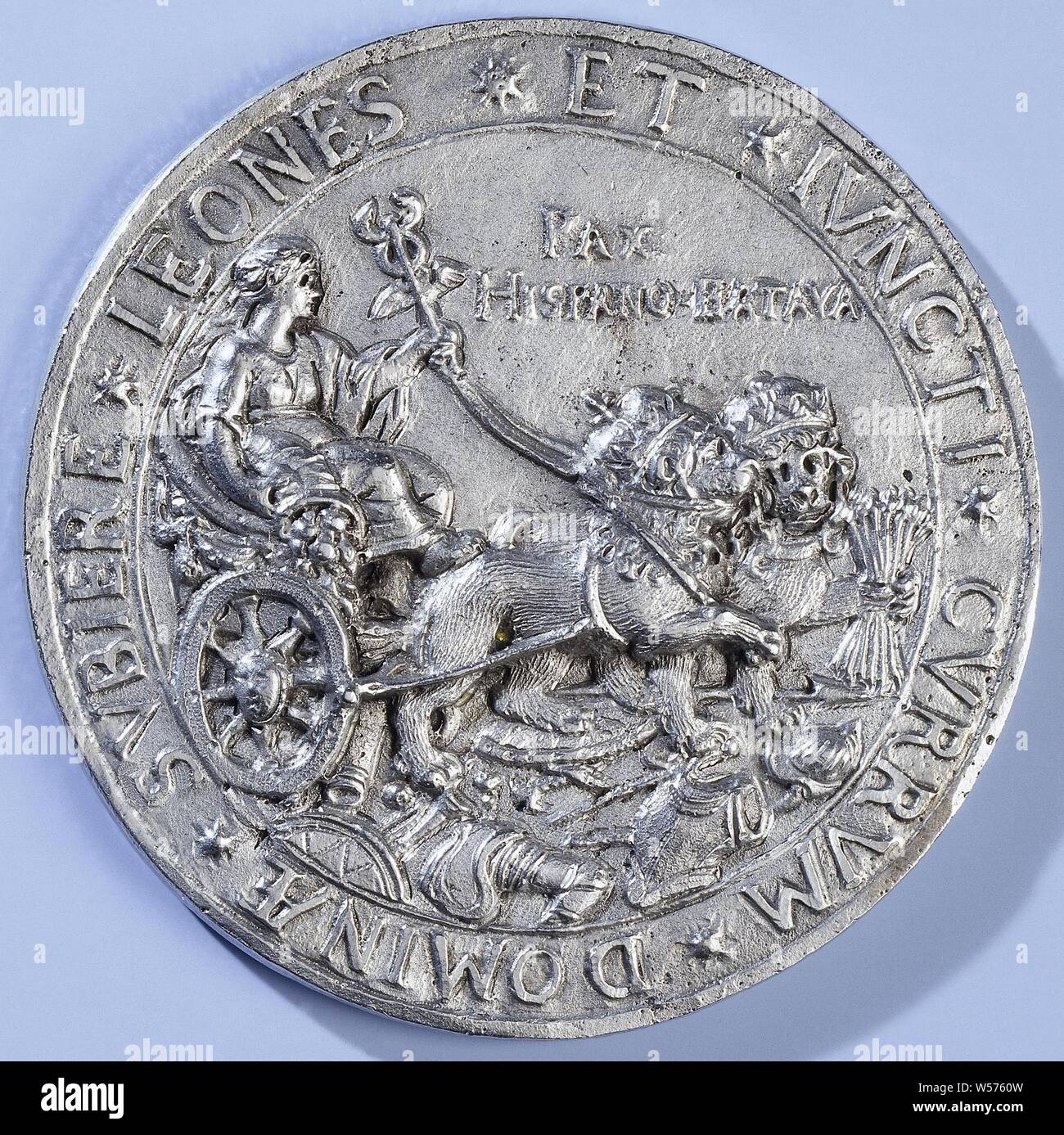Peace of Munster, Lead Medal. Front: Peace with Mercury staff and horn of plenty on triumphal cart drawn by two crowned lions with inscription inside the inscription. Reverse: inscription., Münster, North Rhine-Westphalia, anonymous, 1648, striking (metalworking), d 6.3 cm × w 64.81 Stock Photo