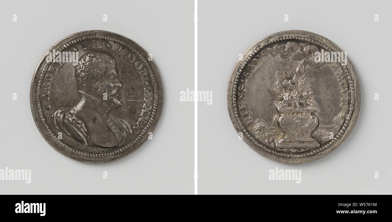 Jacobus de Moor, Zeeland nobleman, Silver Medal. Front: man's bust inside the inside. Reverse: hand from clouds lays heart on burning altar within a circle, anonymous, Netherlands, 1509, silver (metal), founding, d 4.9 cm × w 28.59 Stock Photo