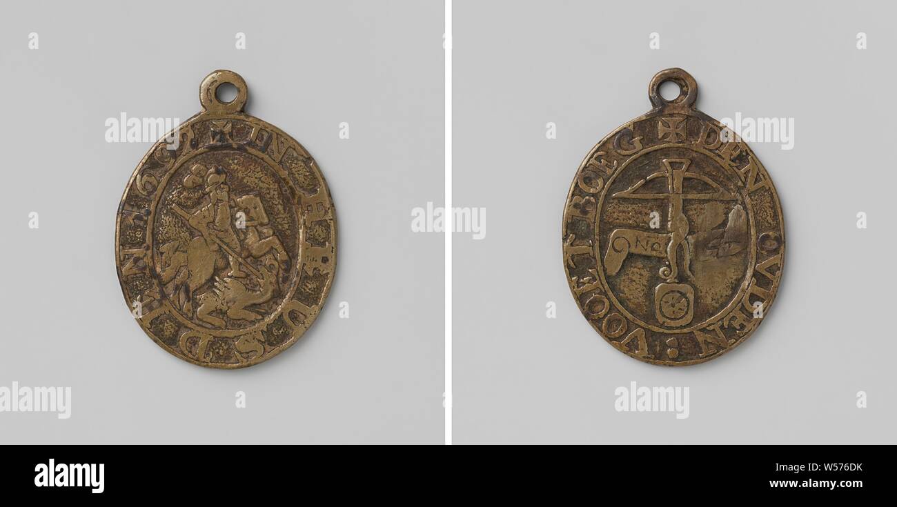 Old archery militia in Heusden, archer's medal with no. 4, Brass oval medal with bearing eye. Obverse: helmeted St. George on horseback with spear in right hand fights lying dragon within a circle. Reverse: foot arch above rose, behind it: ribbon with number no. 4 inside an inscription, Heusden, anonymous, 1692, brass (alloy), engraving, h 4.2 cm × w 3.2 cm × w 12.83 Stock Photo