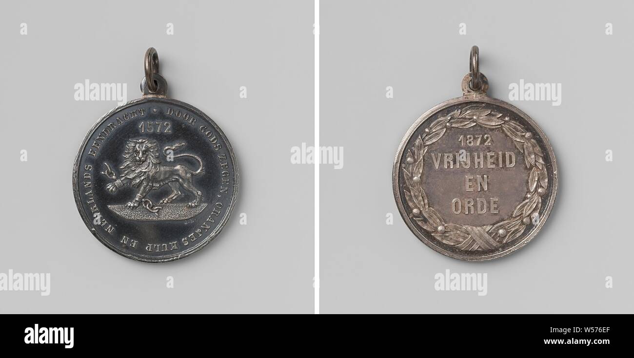 Third centenary of the capture of Den Briel, medal issued by the party committee of Amsterdam, Silver medal with eyelet and ring. Front: lion with broken fetters under a year inside an inscription. Reverse: inscription laurel wreath, Brielle, Amsterdam, Jacob Samuel Cohen Elion, 1872, silver (metal), striking (metalworking), d 4 cm × d 3.5 cm × d 3 cm × w 10.15 Stock Photo