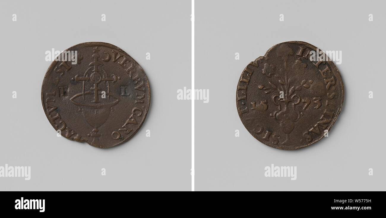 Association of the rederijkerskamers 'de Lelie' and de 'Fontein' with the motto 'sicut lilium inter spinas', Copper Medal. Obverse: fountain within circular, a knock on either side: left letter F, right letter L. Reverse: vase with flowers between the year inside the inscription, anonymous, 1573, copper (metal), striking (metalworking), d 2.7 cm × w 5.90 Stock Photo