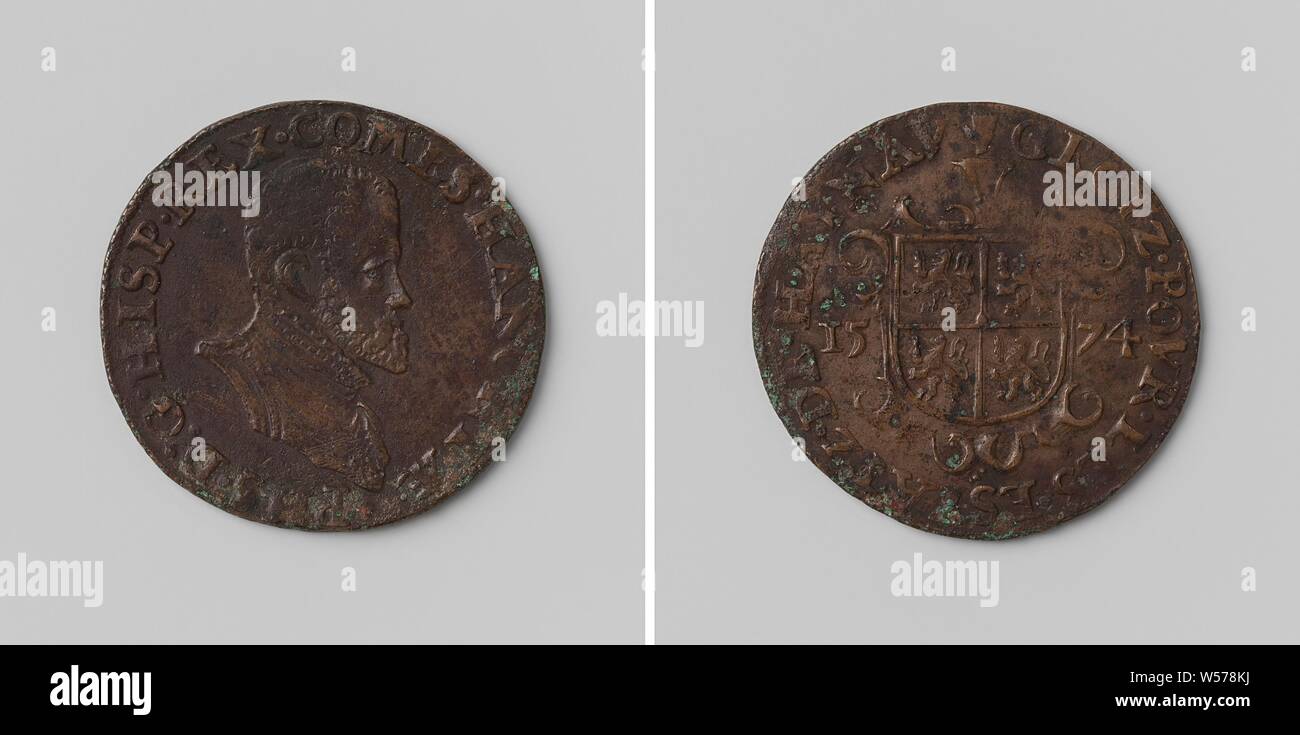 Philip II, King of Spain, counting medal of the States of Hainaut, Copper medal. Front: man's bust inside the inside. Reverse: coat of arms in a cartouche between the year within a cover, Hainaut, Philip II (King of Spain), States of Hainaut, anonymous, Antwerp, 1574, copper (metal), striking (metalworking), d 2.8 cm × w 4.81 Stock Photo