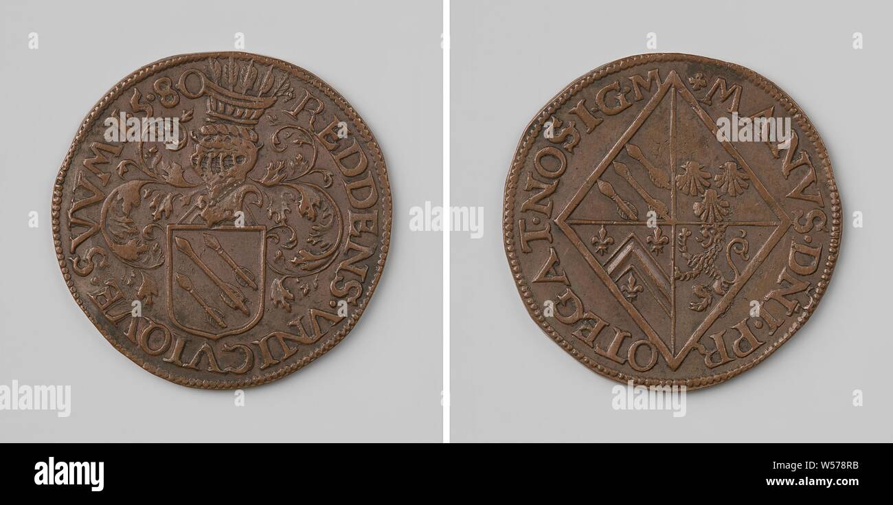 Calculation token of Symon Pyll, arithmetic of Holland and Francine van der Mersche, Copper token. Front: helmeted coat of arms under sleeve with arrows inside inscription. Reverse: diamond-shaped coat of arms within a circle, Holland, Simon Pyll, Francine van der Mersche, Court of Auditors of Holland, anonymous, 1580, copper (metal), striking (metalworking), d 3.1 cm × w 7.29 Stock Photo