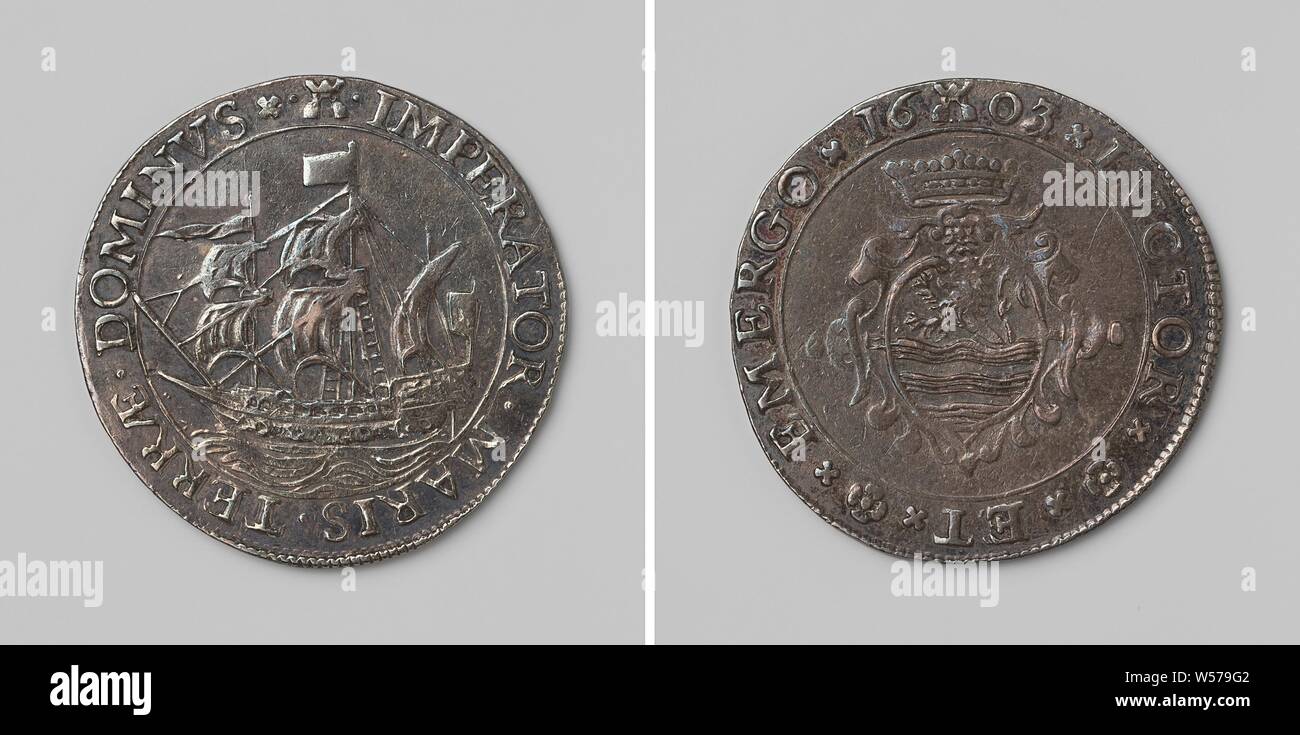 Flowering of maritime shipping, Silver Medal. Front: three-master at sea with a circular design. Reverse: crowned coat of arms in a cartouche inside an inscription, Zeeland, Staten van Zeeland, anonymous, Middelburg, 1603, silver (metal), striking (metalworking), d 3 cm × w 62 Stock Photo