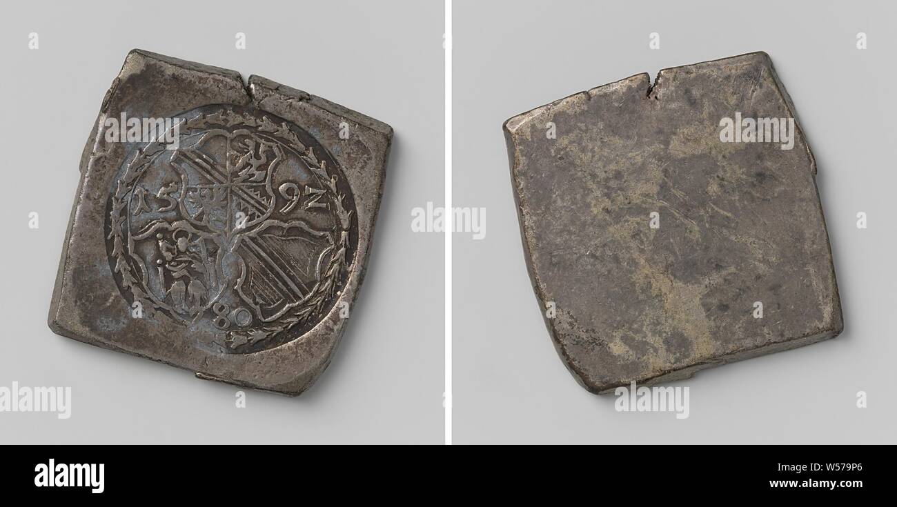 Siege of Strasbourg, emergency coin of eighty moaner minted by Johan Georg Elector of Brandenburg, Unilateral diamond-shaped emergency silver coin. Front: three coats of arms between year above number 80 within leaf wreath. Reverse: blank, Strasbourg, Elector of Brandenburg Johan Georg, anonymous, Straatsburg, 1592, silver (metal), striking (metalworking), h 3.4 cm × w 3.4 cm × w 29.30 Stock Photo