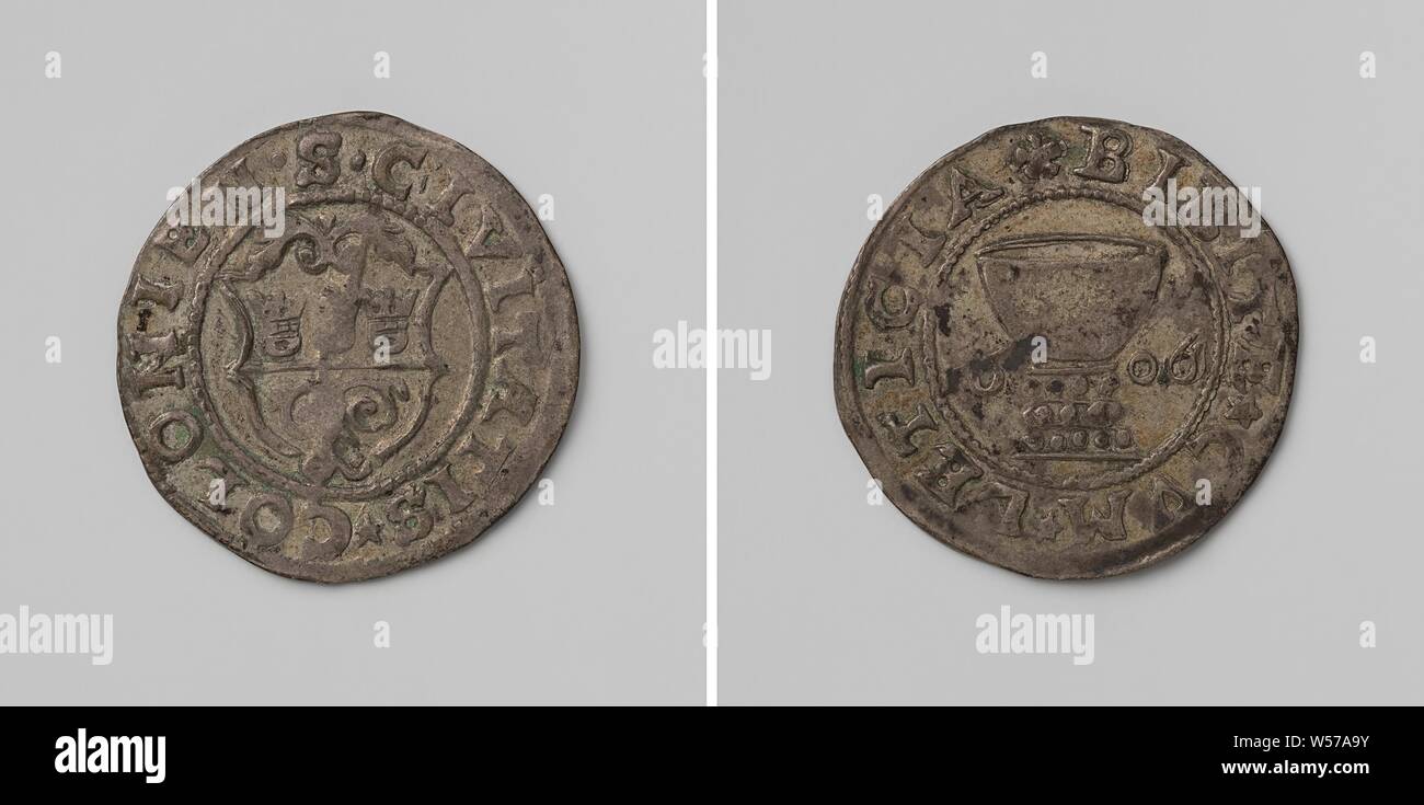 Tool token from the city of Cologne, medal awarded to the members of the city council entitled to a jug of beer or wine, medal. Obverse: coat of arms in cartouche inside a circle. Reverse: chalice between the year within a circle, Cologne, anonymous, Keulen, 1606, white metal, striking (metalworking), d 2.1 cm × w 1.84 Stock Photo