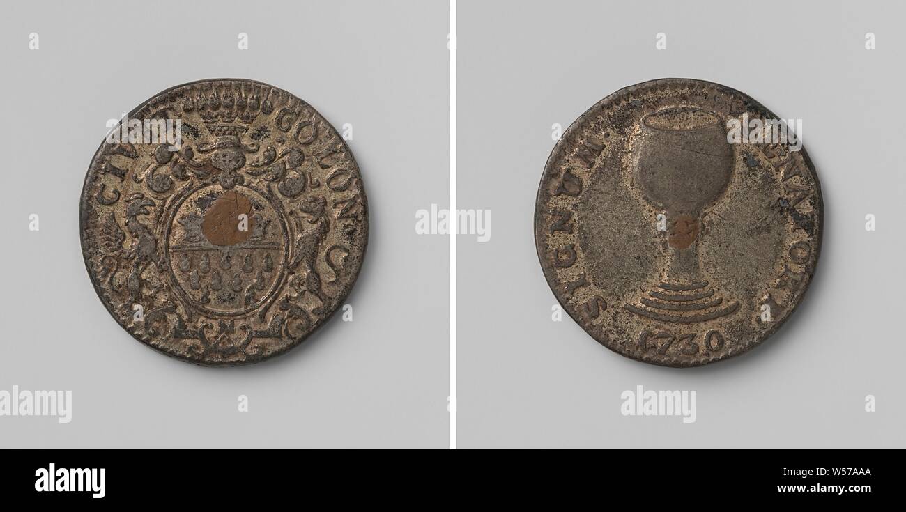 Tool token from the city of Cologne, medal awarded to members of the city council entitled to a jug of beer or wine, medal. Obverse: helmeted coat of arms, flanked by griffin and lion within an inscription. Reverse: chalice with a face inside an inscription on foot, lace script, Cologne, anonymous, Keulen, 1730, white metal, striking (metalworking), d 2.1 cm × w 5.42 Stock Photo