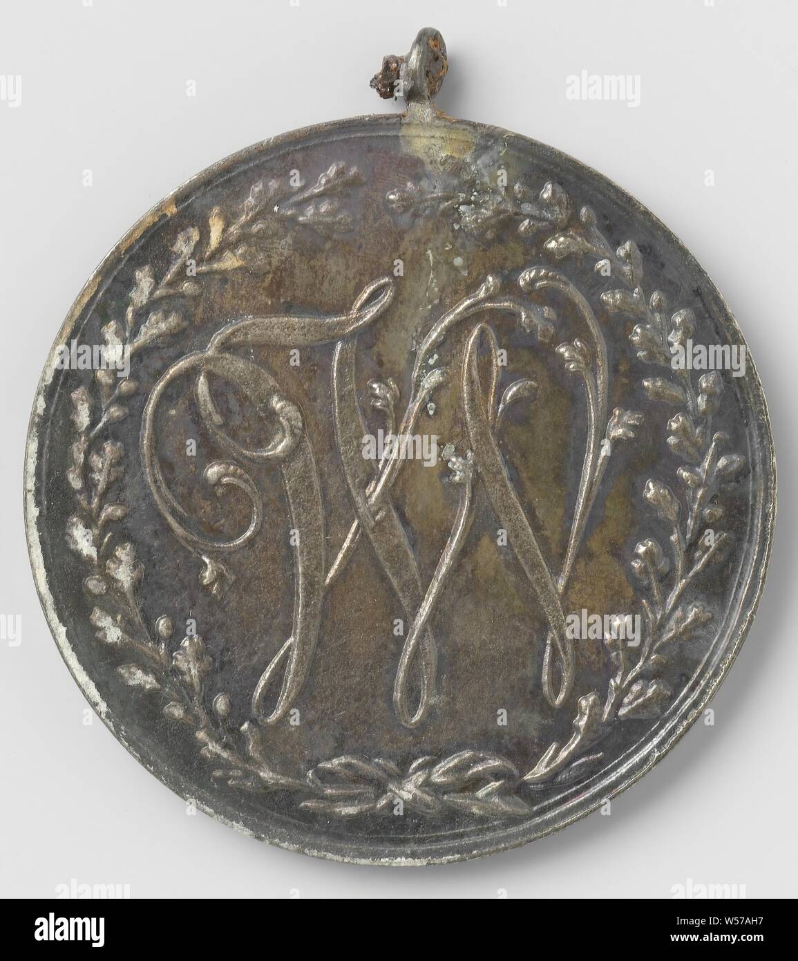 Society promoting art and science under the phrase 'Progress through Science', medal by the Department of Drawing awarded to D. van Coppenaal, Silver medal on the eyebolt and broken support ring. Front: letters V and W within oak wreath. Reverse: inscription within laurel wreath, Amsterdam, D. van Coppenaal, Progress through Science, Hendrik de Heus, 1830, silver (metal), engraving, d 3.4 cm × d 3 cm × w 116 Stock Photo