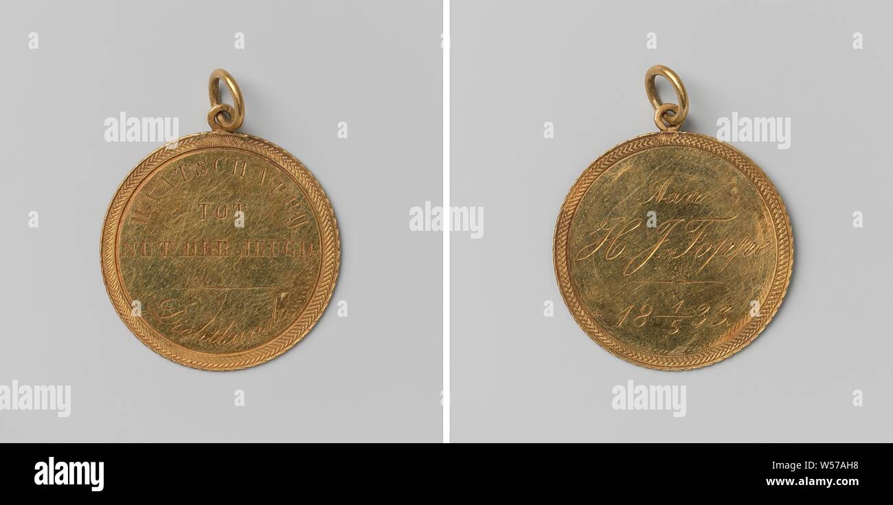 Society for the Nut of Youth, medal awarded to H.J. Foppe, due to poetry, Gilding to the eye and support ring. Front: inscription inside decorative border. Reverse: inscription inside decorative border, H.J. Foppe, anonymous, Netherlands, 1833, gilding, d 3.5 cm × d 3.2 cm × d 2.8 cm × w 4.56 Stock Photo