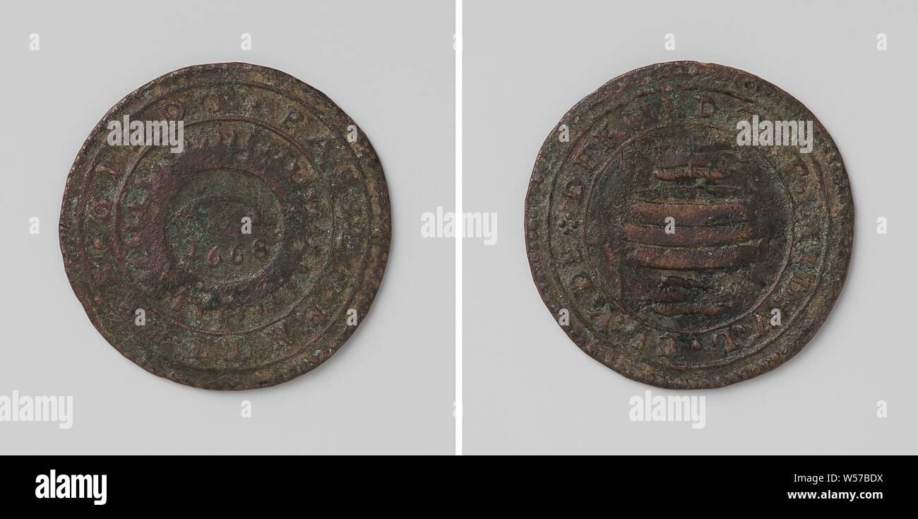 Government Workers Guild, Copper Medal. Front side: reel above year in reel wheel within a circle. Reverse: roll between two pieces of bulletin within the scope, anonymous, Netherlands, 1668, copper (metal), striking (metalworking), d 3.5 cm × w 7.74 Stock Photo