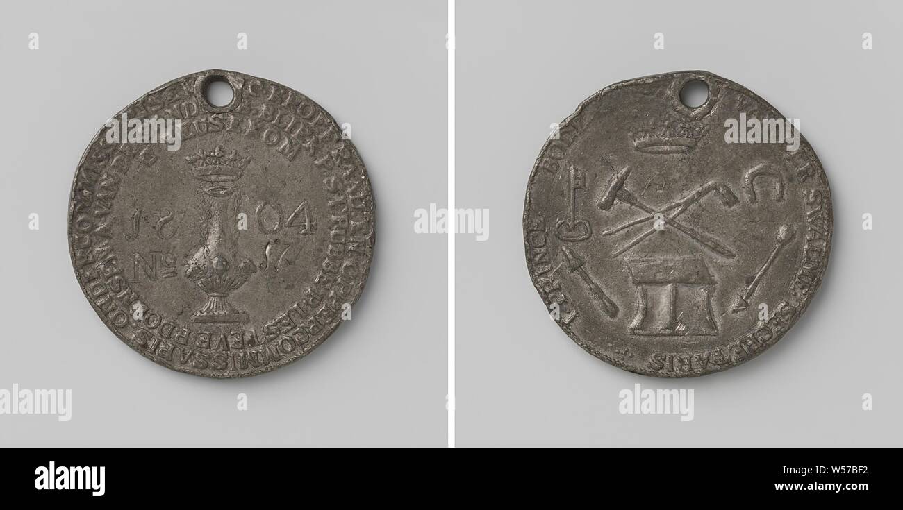 Blacksmith guild of Vlissingen, guild token with no. 17, Lead medal with hole in it. Front: crowned bottle between year and inscription No. 17 within a three-line text. Reverse: crossed tongs and front hammer above anvil under crown, surrounded by key, trowel, horseshoe and arrow inside an inscription, Flushing, J.C. Kroef, B. Bliek, P. Strubbe, P.I. Esteve, P. Doensen, A. van de Sande, C. Beusekom, A. van der Swalme, I. Prince, anonymous, 1806, engraving, d 5.4 cm × w 54.85 Stock Photo