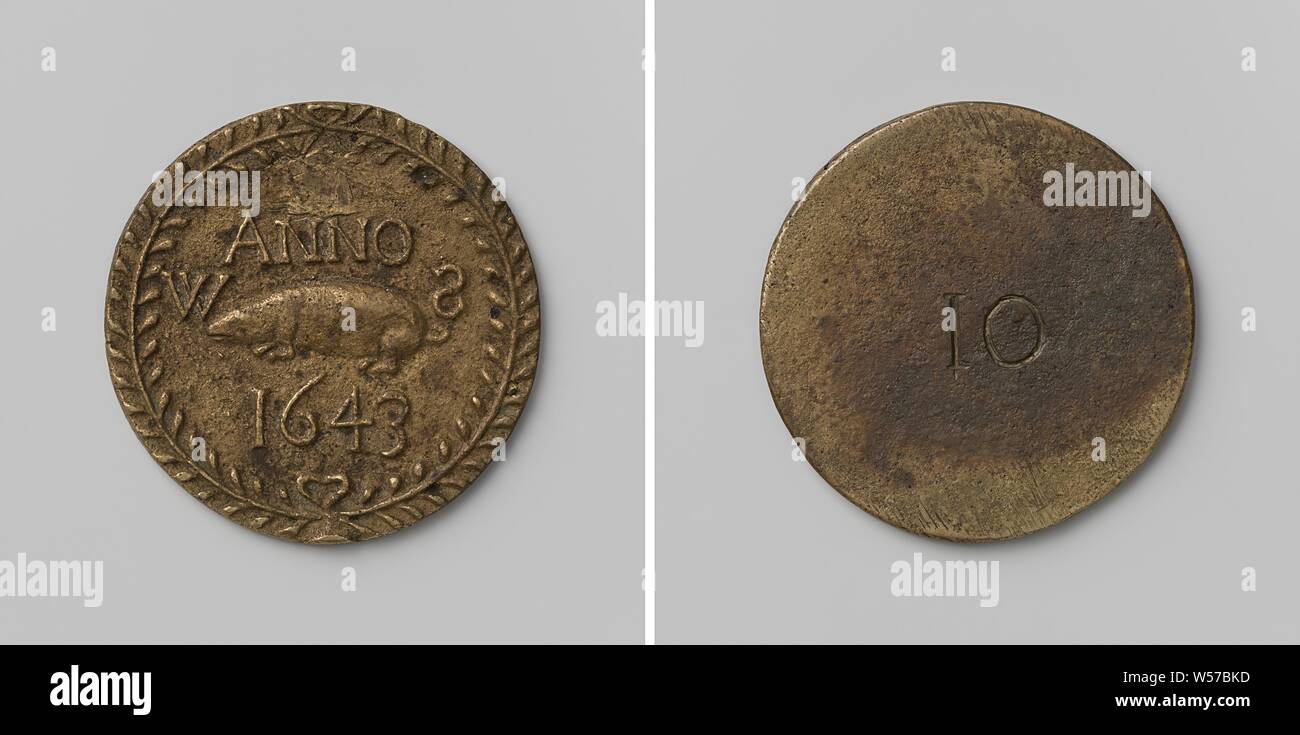 Pork butcher's guild, guild token with no. 10, Brass token. Front: lying pig with inscription between the letters W and -in mirror writing- S above the year within a scroll wreath. Back: figure 10., anonymous, Netherlands, 1643, brass (alloy), engraving, d 4.1 cm × w 18.22 Stock Photo