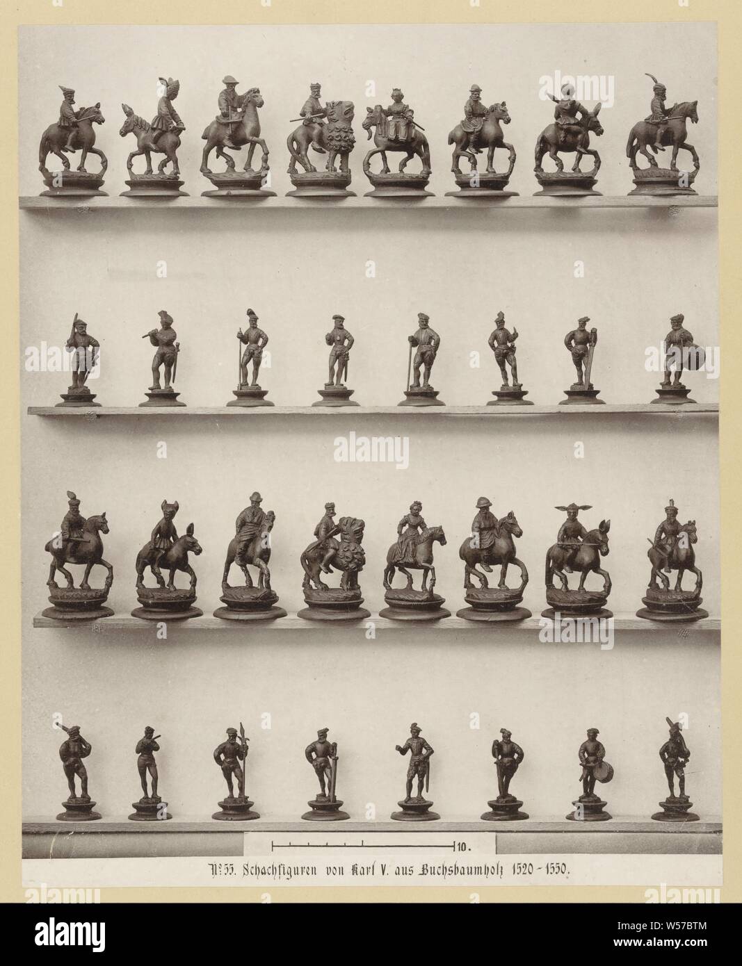 Chess pieces by Charles V from boxwood Schach figures by Karl V. aus Buchsbaumholz (title on object) 55 [/ Aus dem Bayerischen National Museum] (series title), Schachfiguren von Karl V. aus Buchsbaumholz 1520-1550, chessmen, work of applied art, Bayerisches National Museum (Munich), Charles V of Habsburg (German Emperor and King of Spain), Johann Baptist Obernetter (possibly), 1869 - 1887, paper, cardboard, collotype, h 272 mm × w 220 mm Stock Photo