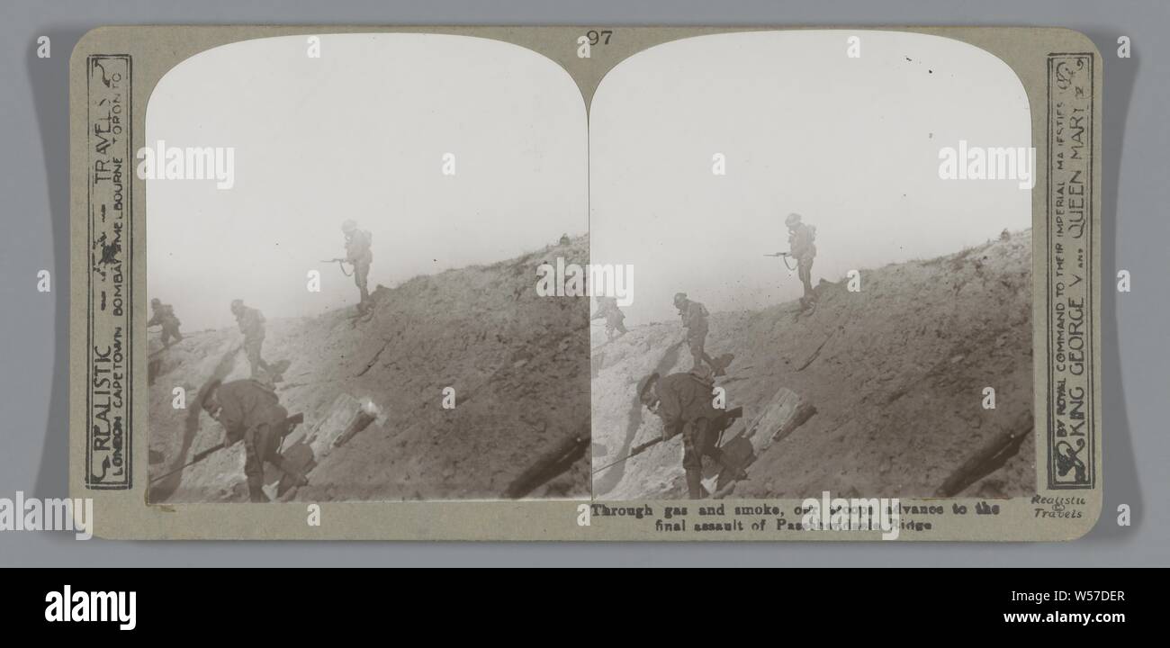 Through gas and smoke, our troops advance to the final assault or Passchendaele Ridge, charge, battle, private soldier, Realistic Travels (mentioned on object), Vlaanderen, c. 1917 - c. 1918, cardboard, photographic paper, gelatin silver print, h 85 mm × w 170 mm Stock Photo