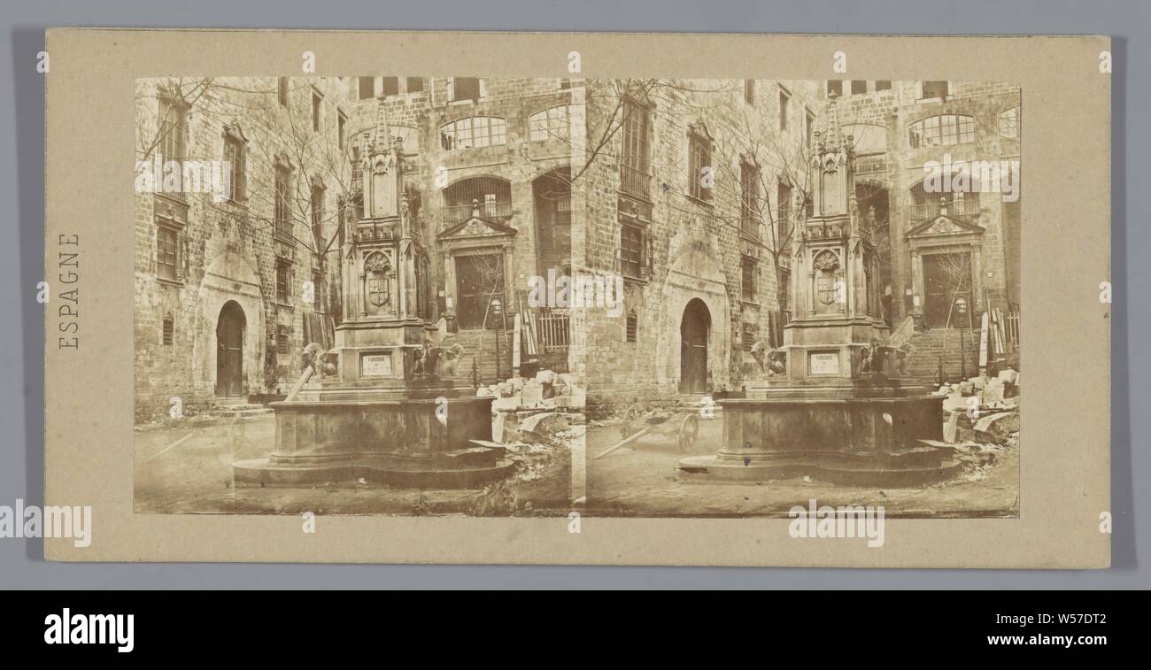 View of a courtyard in Barcelona, Espagne (title on object), façade of inner court, ornamental fountain, Barcelona, anonymous, c. 1850 - c. 1880, cardboard, photographic paper, albumen print, h 85 mm × w 170 mm Stock Photo