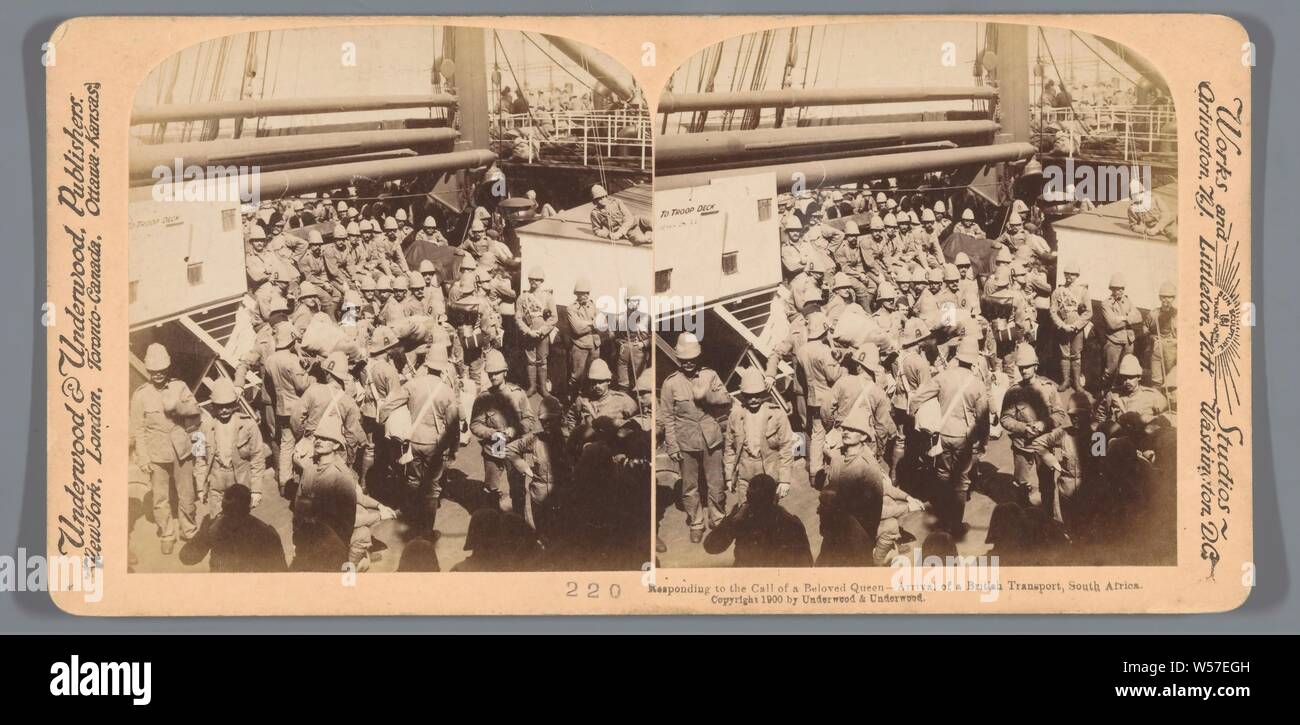 British soldiers on a ship in South Africa, Responding to the Call of a Promised Queen - Arrival of a British Transport, South Africa (title on object), the soldier, the soldier's life, ships (in general), South Africa, Underwood and Underwood (mentioned on object), Zuid-Afrika, 1900, photographic paper, cardboard, albumen print, h 88 mm × w 178 mm Stock Photo